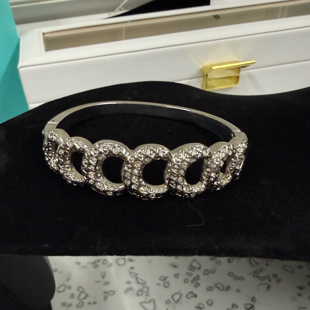 Elegant Silver Bracelet with Crystal Accents